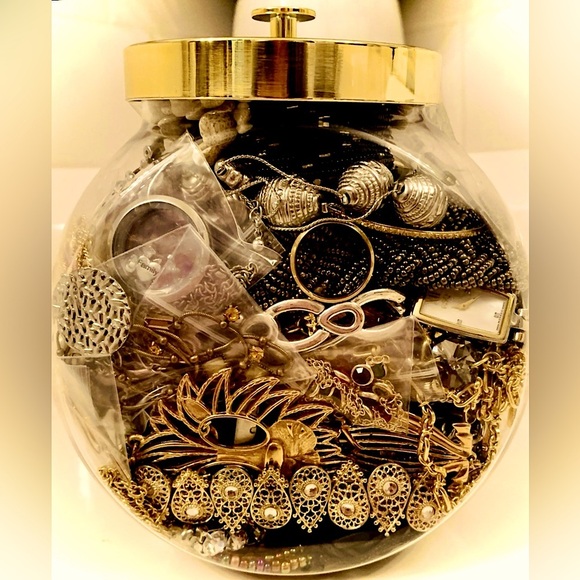 2 LB Gold & Silver Jewelry Collection~ Mostly Wearable necklace brooch earrings - Picture 6 of 6